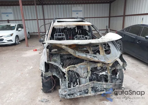 2017 Toyota Rav4 Xle z USA, uszkodzony, nr VIN 2T3WFREV6HW366179